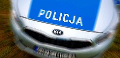 Kierowca mercedesa uciekał przed policją. Był poszukiwany