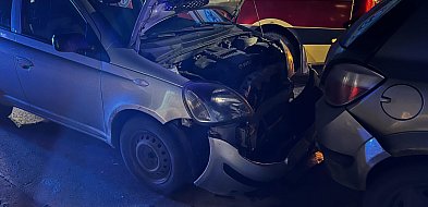 Zderzenie trzech pojazdów. Utrudnienia w Złotnikach