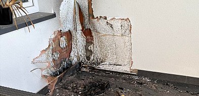 Pożar na balkonie mieszkania. Służby w akcji