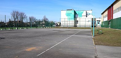 Sześć ofert na bazę sportową dla SP13. Jakie ceny?