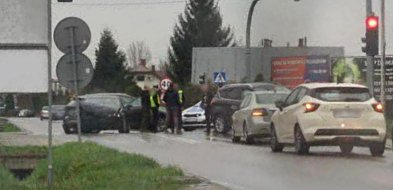 Zderzenie na skrzyżowaniu w Złotnikach. Utrudnienia