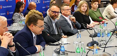 Emocje wokół przyszłości szpitala w Mielcu. Konsolidacja czy zagrożenie? [FOTO]