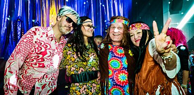 Gorączka sobotniej nocy w Przecławiu! Dom Kultury przeniósł się w lata 70. [FOTO]