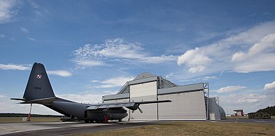 Hangary lotnicze i ich produkcja – jak powstają nowoczesne obiekty dla lotnictwa i