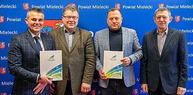 Siatkarki i piłkarze ręczni z wsparciem powiatu. Są umowy