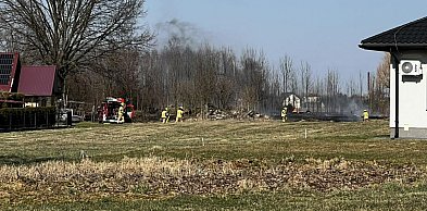 Groźnie w Woli Mieleckiej, ogień blisko domów