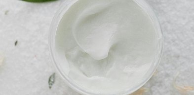 Dlaczego Aqua jest pierwsza w składzie kosmetyku i jakie to ma znaczenie