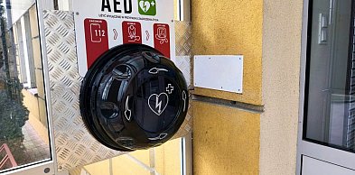 Defibrylator AED przy wejściu do urzędu gminy