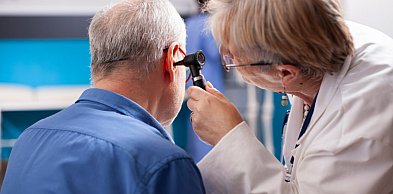 Jak wygląda wizyta u laryngologa i jakie badania można zrobić od ręki?