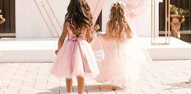 Jak dobrać sukienkę dla dziewczynki do wieku i okazji?