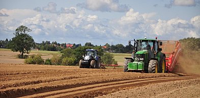 Kiedy trzeba ubezpieczyć maszynę rolniczą i jakie kary grożą za brak OC?