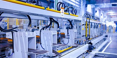 Nowoczesne maszyny produkcyjne do tworzyw sztucznych – jak wybrać optymalne urządz