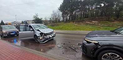 Czołówka na Królowej Jadwigi! Audi zderzyło się z Dodge’em