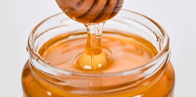 Dlaczego miód z lokalnej pasieki smakuje inaczej niż miód ze sklepu