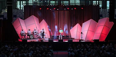 Neo-Nówka rozbawiła Mielec do łez. Kabaretowy wieczór pełen energii [FOTO]