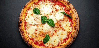 Pizza na plaży czy obiad w lokalu? Sprytne sposoby na posiłek w Mielnie