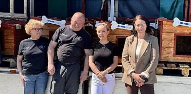 W schronisku w Mielcu pojawiły się nowe budy dla psów