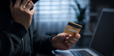 Sprzedawał auto w internecie. Oszuści wyłudzili od niego prawie 9 tysięcy zł