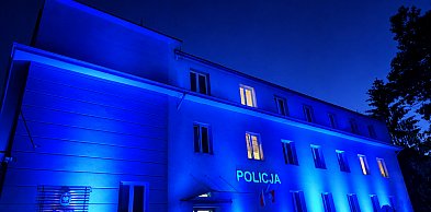 Mielecka komenda rozświetlona na niebiesko. Znamy powód