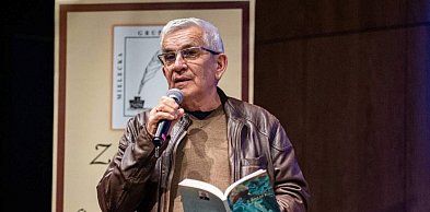 „Poeta i sztuczna inteligencja” – niezwykłe spotkanie o poezji, AI i przyszłości
