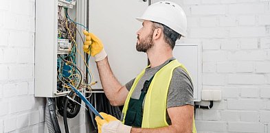 Czy kwalifikacyjny kurs zawodowy elektryka online wystarczy, żeby przygotować się