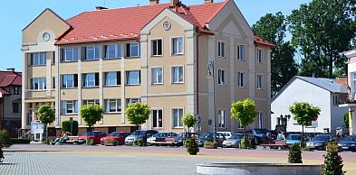 Długi weekend i zmiany w pracy urzędów. W piątek nie wszędzie załatwisz sprawę