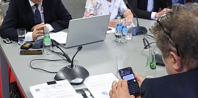 SMS-y starosty podczas gorącej sesji. Kulisy burzliwej sesji