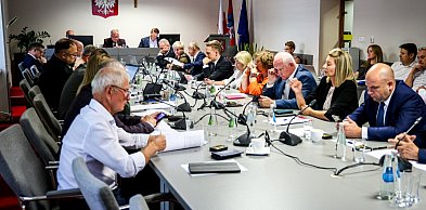 Kto jest najaktywniejszym radnym powiatowym? Sprawdzamy!