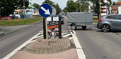 Banery przy drogach budzą kontrowersje. Czy nie ograniczają widoczności kierowcom?