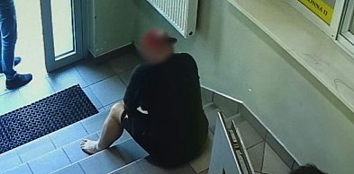 Myślał, że tam nikt go nie będzie szukał. Po kradzieży uciekł prosto na komendę
