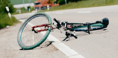 Policja poszukuje świadków wypadku i rowerzysty, który uciekł z miejsca-99705