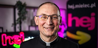 Więcej Boga niż rzeczy: o sensie Bożego Narodzenia [PODCAST]-103761