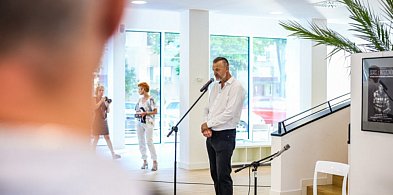 Fotografie Grzegorza Lizakowskiego w bibliotece. Wernisaż w niedzielę-104350