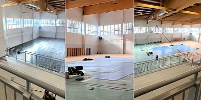 Budowa hali przy II LO na finiszu. Trwają prace wewnątrz