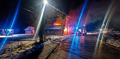Pali się dom w Trzcianie, straż w akcji