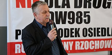Mieszkańcy Rzochowa alarmują: „Nie chcemy drogi przez środek osiedla” [FOTo}