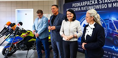 Wiceminister zdrowia z wizytą w mieleckim pogotowiu