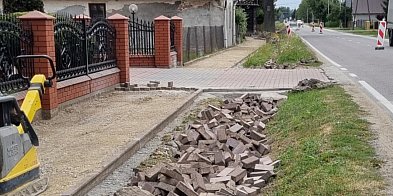 Remont chodnika na długiej prostej. Miał 20 lat-100027