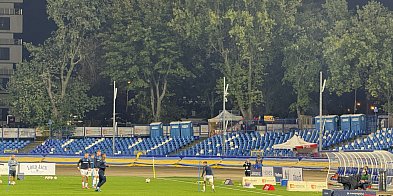 Kibice z Mielca pod stadionem-100479