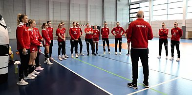 Reprezentacja Polski w piłce ręcznej kobiet dotarła do Mielca-101010