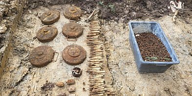 Amunicja, bomby i granaty na budowanym odcinku S19-101396