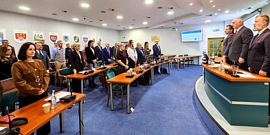 Radni miejscy rozpoczęli sesje minutą ciszy-101442
