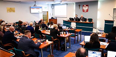 Budżetowe zmiany i finanse miasta. Długa dyskusja-101618