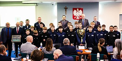 Mistrzowie z Mielca na sesji. Chwalili się sukcesem-102804