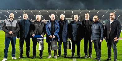 Wzruszający jubileusz 50-lecia mistrzostwa podczas derbów