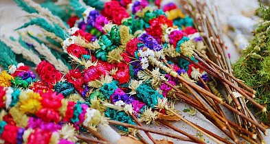 Rodzinne warsztaty palm wielkanocnych w GOK Grochowe