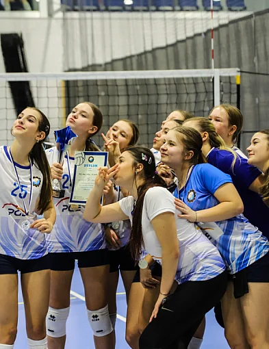 Siatkówka wśród Gwiazd. Ponad 200 młodych zawodniczek rywalizowało w Mielcu-103996