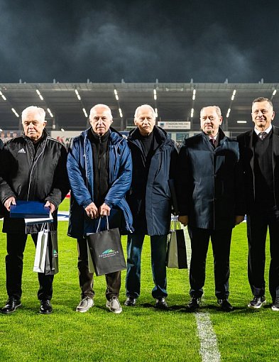 Wzruszający jubileusz 50-lecia mistrzostwa podczas derbów