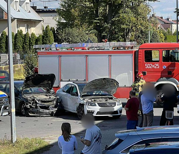 Wypadek na Przemysłowej, dwie osoby poszkodowane [FOTO]-100095