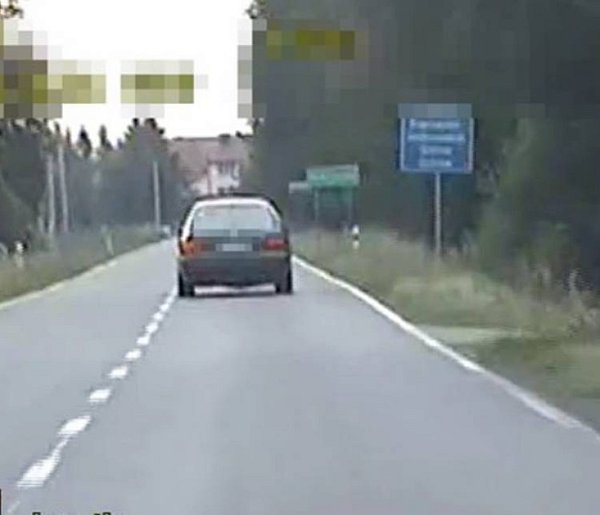 Pędził przez Tuszymę. Stracił prawo jazdy-100138